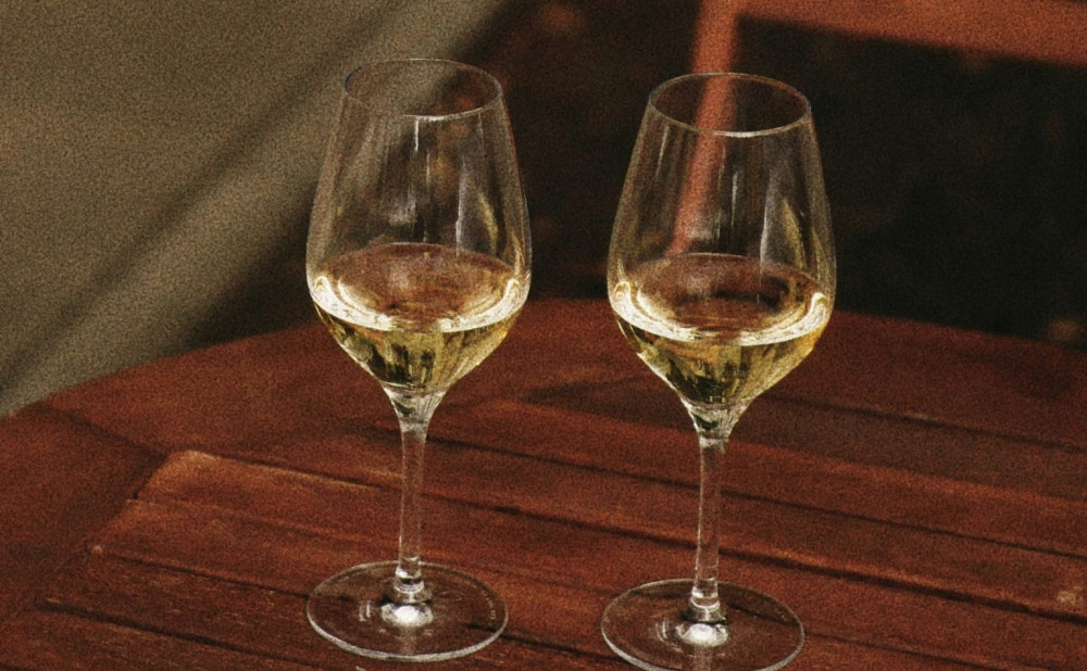 Stakori-razlikuju-sauvignon-i-riesling-alexandra-slo-uLUpx4tZD4M-unsplash-1536x1022