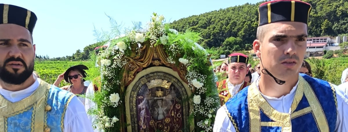 Čuvarica pošipa! Procesija kroz vinograde na Korčuli u čast Majke Božje od Čarskog polja